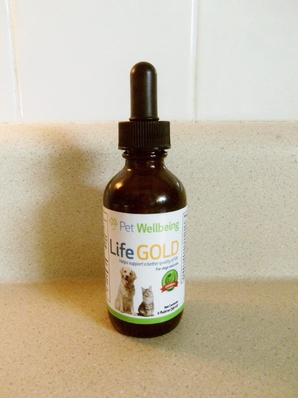 Picture of Life Gold herbal supplement for dog caner.